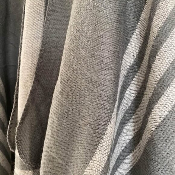 Women’s Reversible Gray Shawl Wrap Open Front - Picture 2 of 3